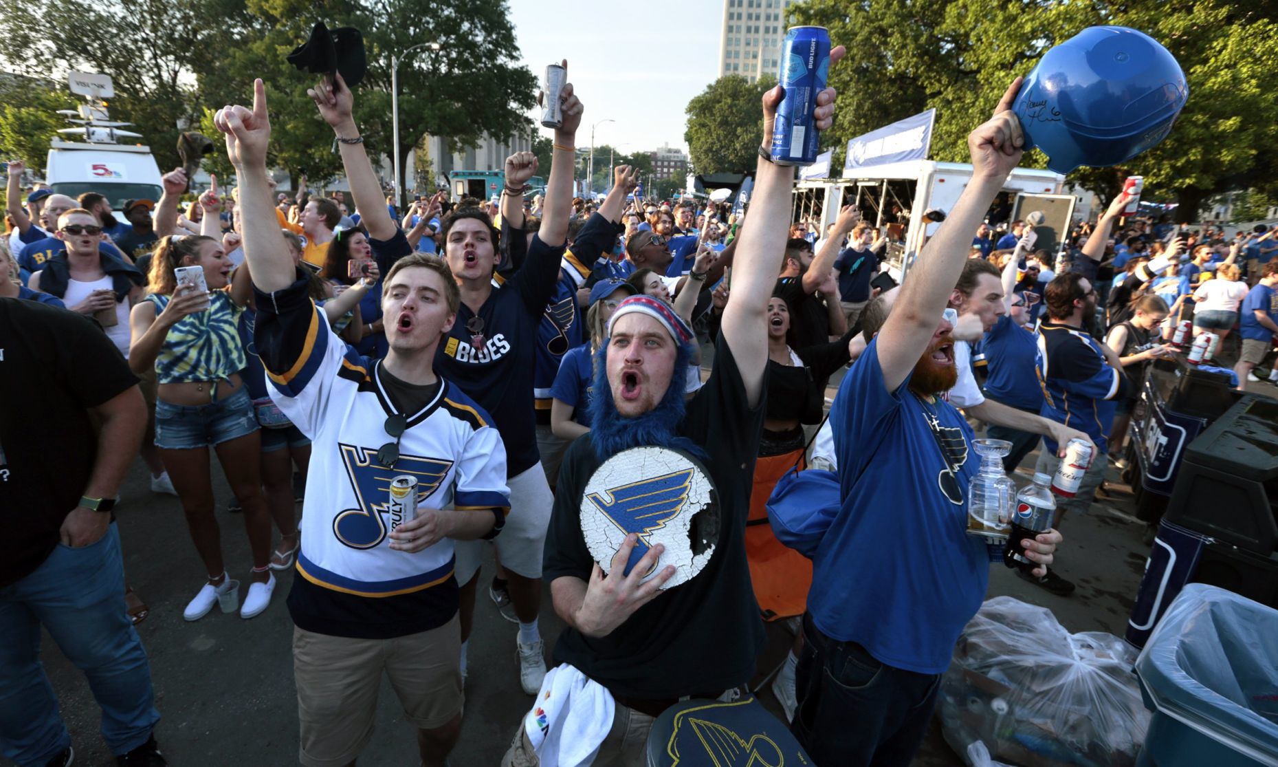 Blues try to win the Stanley Cup on home ice